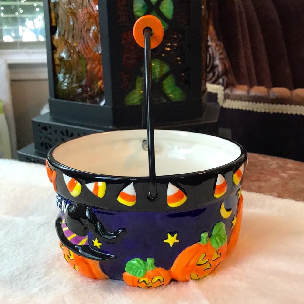“HAPPY HALLOWEEN” Ceramic Candy Bucket - Picture 4 of 10